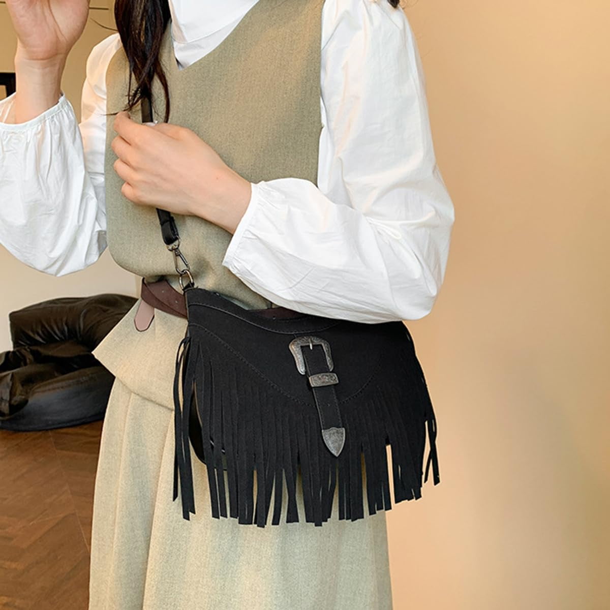 Women Fringe Hobo Bag Faux Suede Shoulder Bag Retro Crossbody Bag Boho Purse with Adjustable Strap