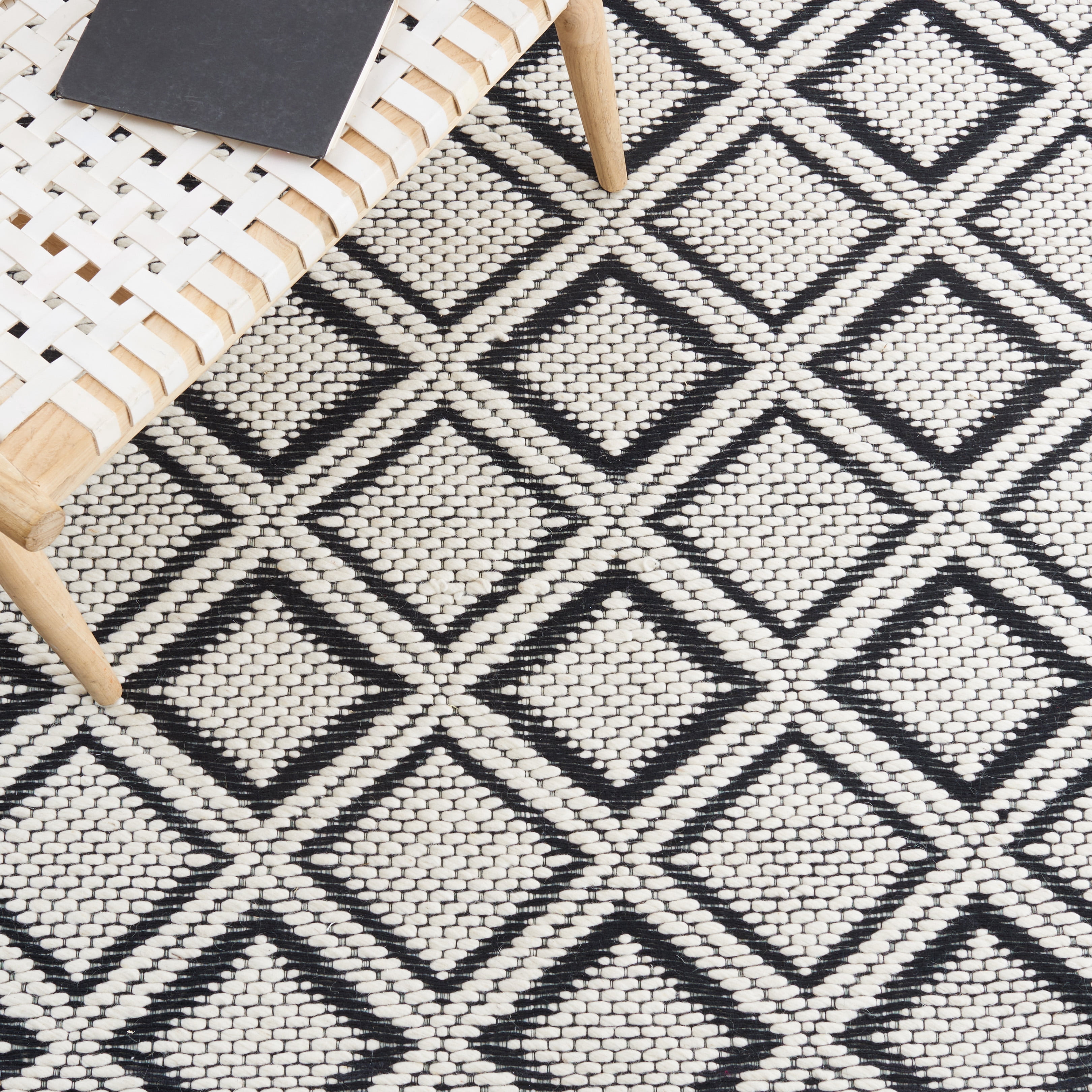 SAFAVIEH Vermont Wayra Trellis Area Rug, Ivory/Black, 5' x 8'