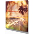 thumbnail image 2 of Plage Tropicale avec Palmiers Courbés, 2 of 3