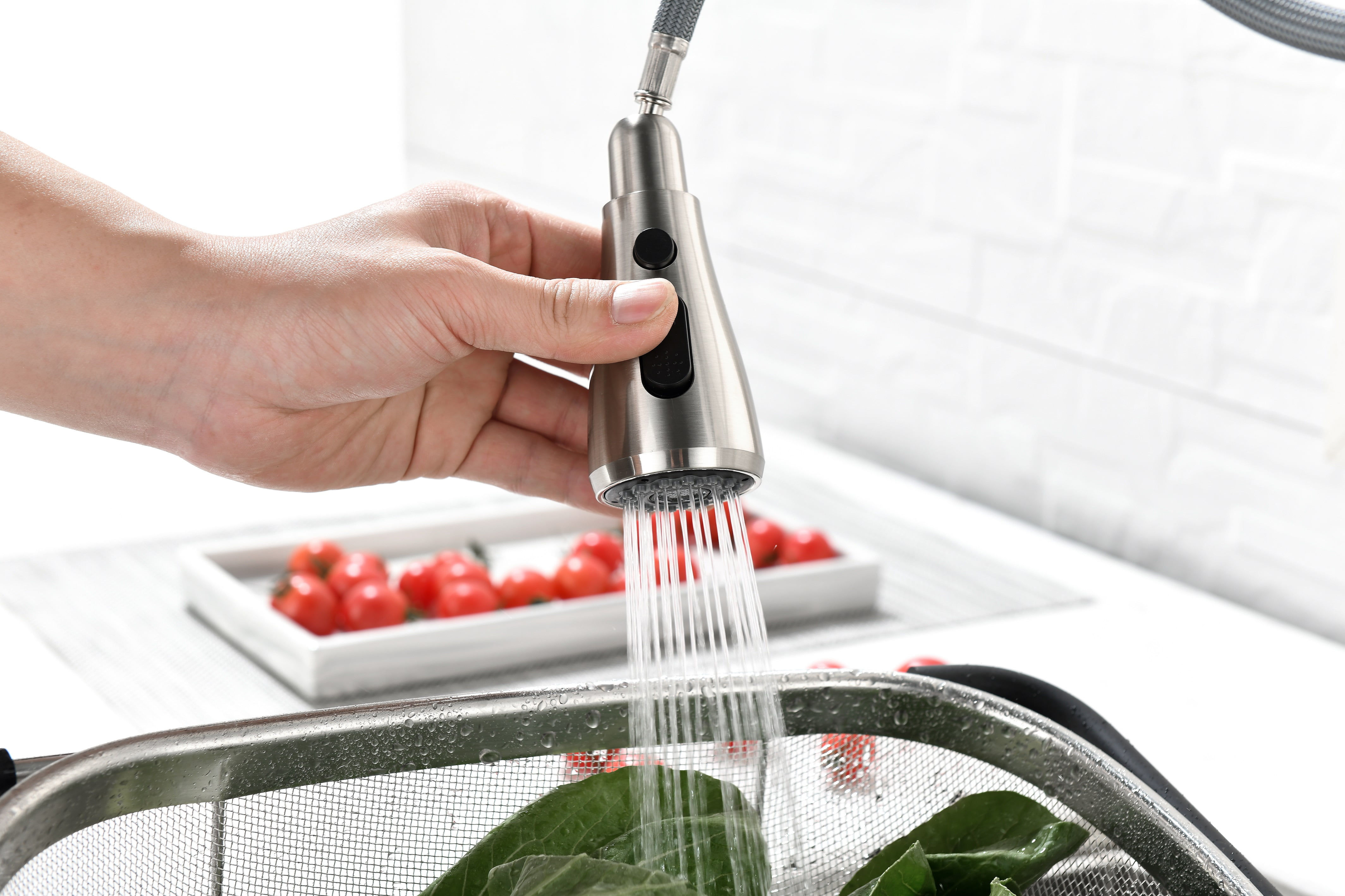 Izzovium Single Handle High Arc Brushed Nickel Kitchen Faucet with Pull Out Sprayer, 360° Swivel Stainless Steel Sink Faucet, Easy Temperature Control