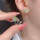 thumbnail image 3 of Pendientes de plata S925 con forma de ojo de gato verde para mujer con tachuelas de circonitas Pendientes de pétalos de flores blancas con temperamento, 3 of 5