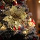 thumbnail image 4 of Fiudx Adornos Navideños, Flores Decorativas En Pascua y Purpurina, Corona Decorativa En Plástico Resistente, Relleno En Guirnalda Diy para Árbol, Bodas y Fiestas Utilizables, Decoración para Fiestas, 4 of 7