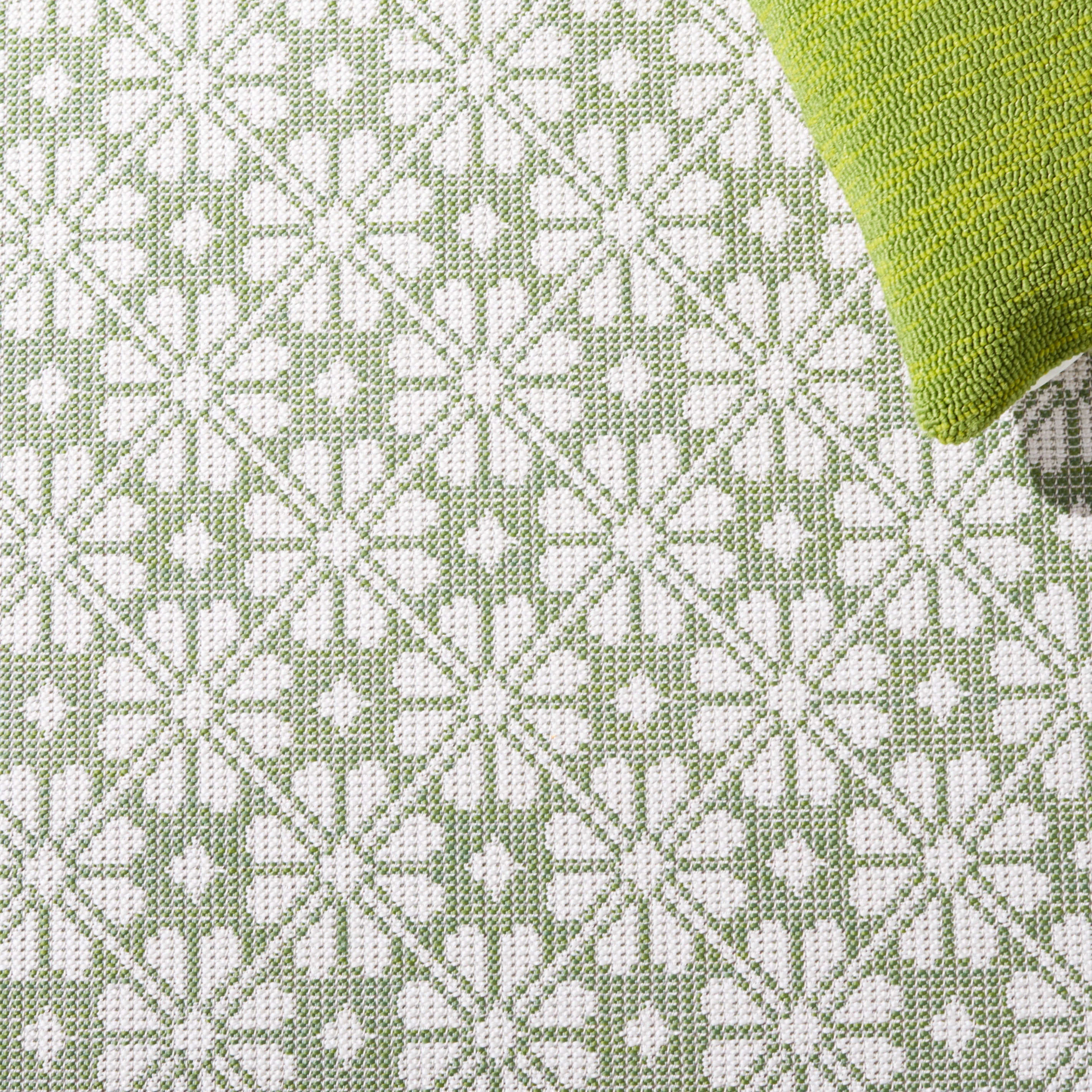 SAFAVIEH Martha Stewart Hampton Diamond Indoor/Outdoor Area Rug, Green/Ivory, 6'5" x 6'5" Square