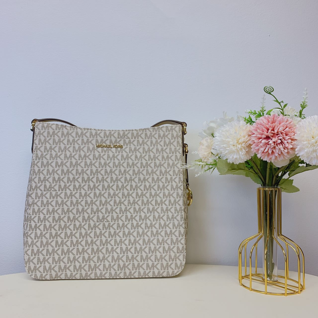 Michael kors lg messenger best sale
