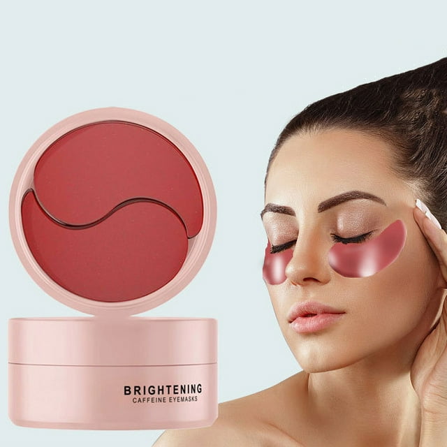 mascarilla iluminadora para ojos con ácido hialurónico y cafeína | reduce la hinchazón y las ojeras | 60 parches - 90 ml frasco rosa redondo con tapa abierta que muestra dos parches en forma de media luna; envase multicolor sobre fondo claro junto al perfil de una modelo que sostiene la mano cerca del ojo. A menudo usado para refrescar la zona ocular durante la rutina de cuidado facial.