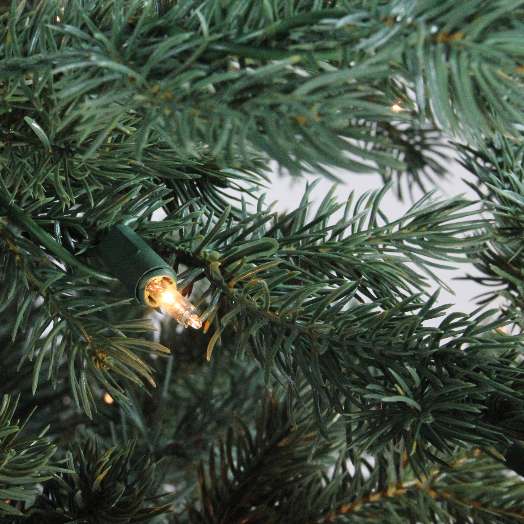 7.5' Pre-lit Mountain Pine Artificial Christmas Tree - Clear Lights