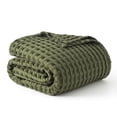 thumbnail image 2 of Manta Bedsure Cooling de algodón con forma de gofre, 203 x 229 cm, color verde, 2 of 9