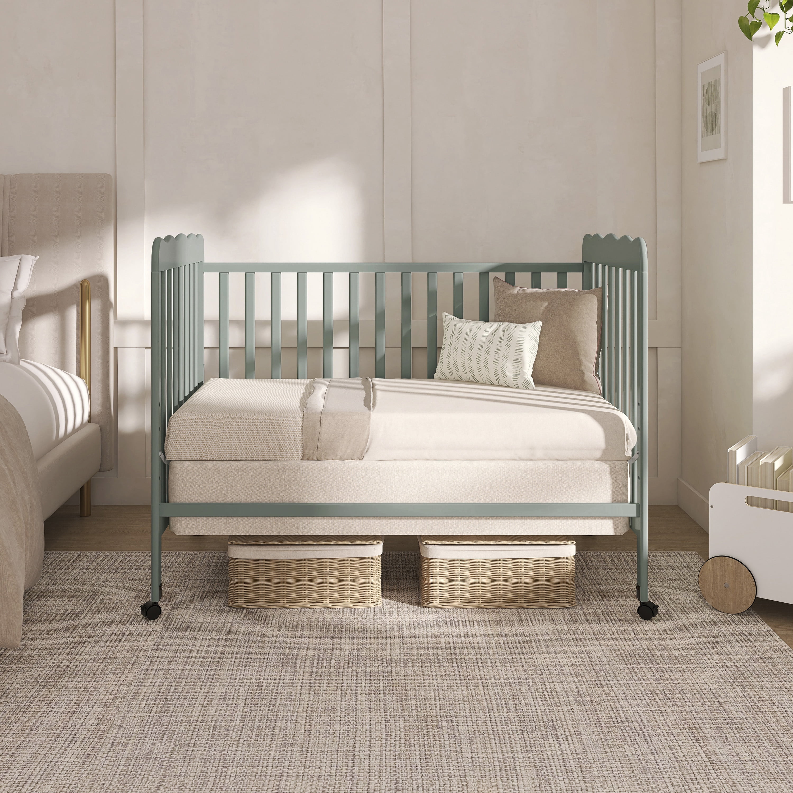 Dream On Me Carson Classic 3-in-1 Portable Crib in Meadow Green, Removable Wheels, Converts from Baby Crib to Toddler Bed, Day Bed and Kids Sofa, Three Adjustable Mattress Height Positions