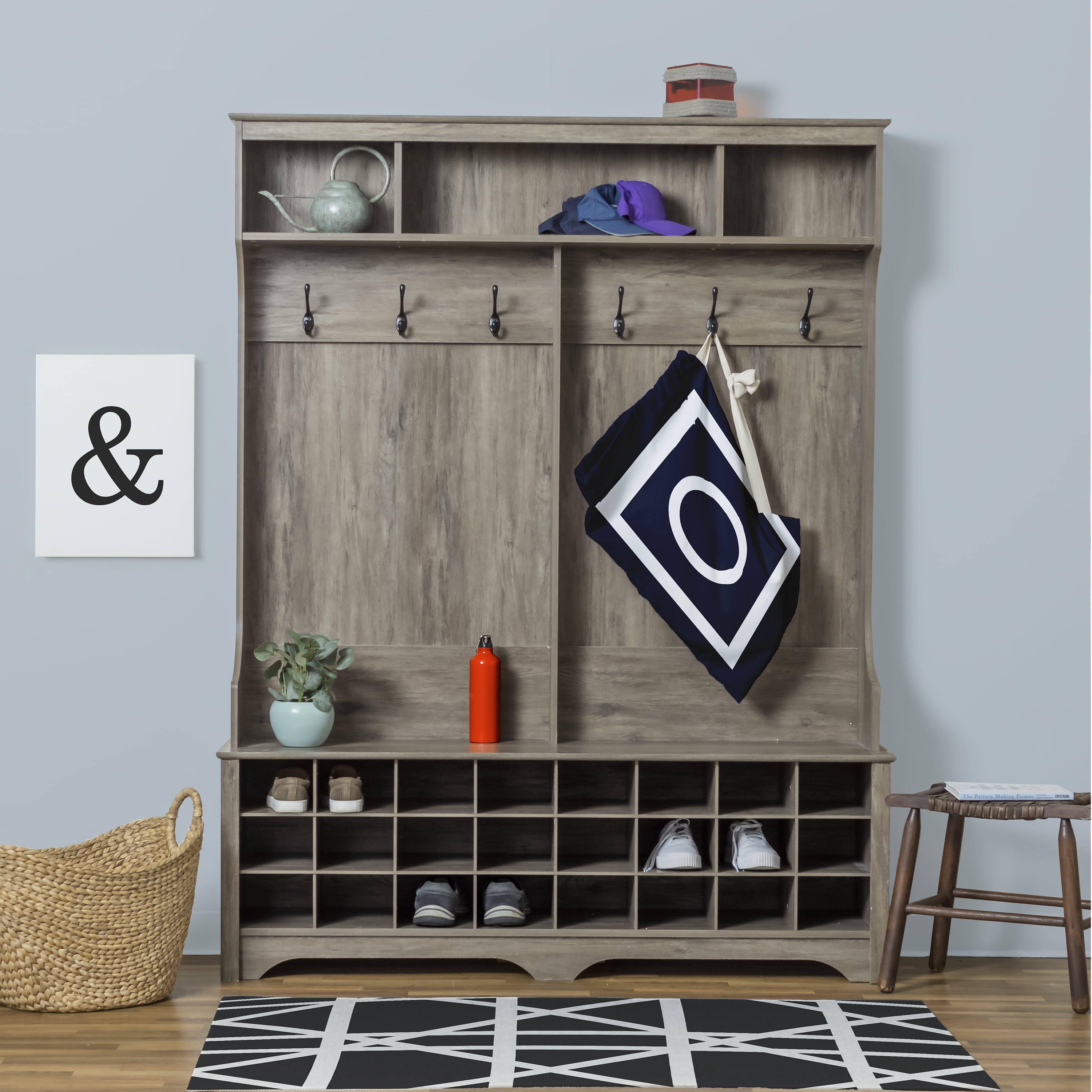 Simply Daisy Modern Monogram 28 x 36 in O Laundry Bag