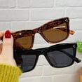 thumbnail image 2 of MesaSe Lunettes de Soleil pour Femmes Monture Carrée Style Simple Classique Rétro Lentille Transparente Résistantes au Soleil Ultra-Légères Protection UV Lunettes de Soleil pour Adultes pour l'Extérieur, 2 of 10