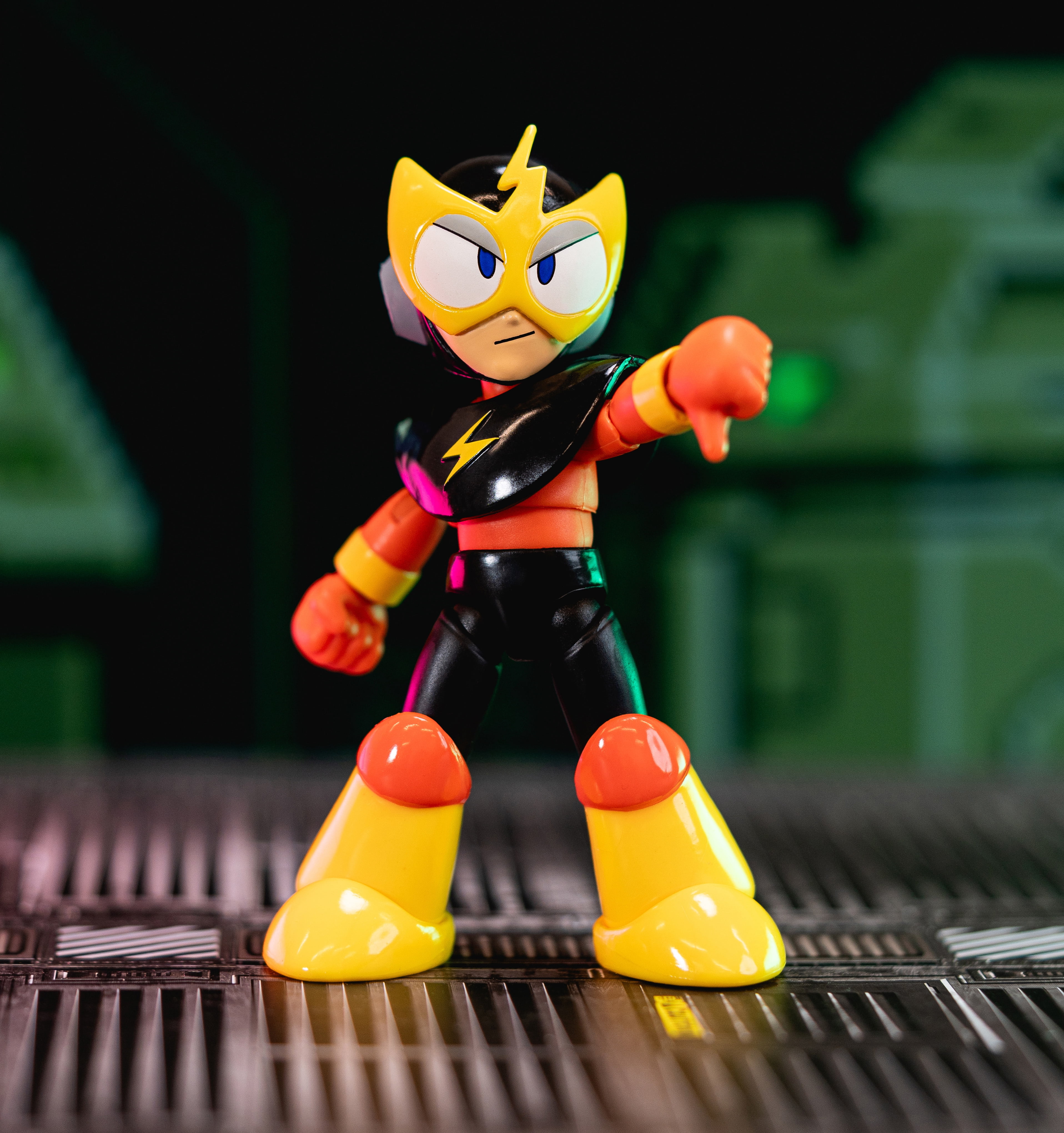 Jada Toys Mega Man 4" Elec Man 1:12 Scale Action Figure, Wave 2 15+ Points of Articulation, Alternate Hands & Head, Lightning Bolt Accessory