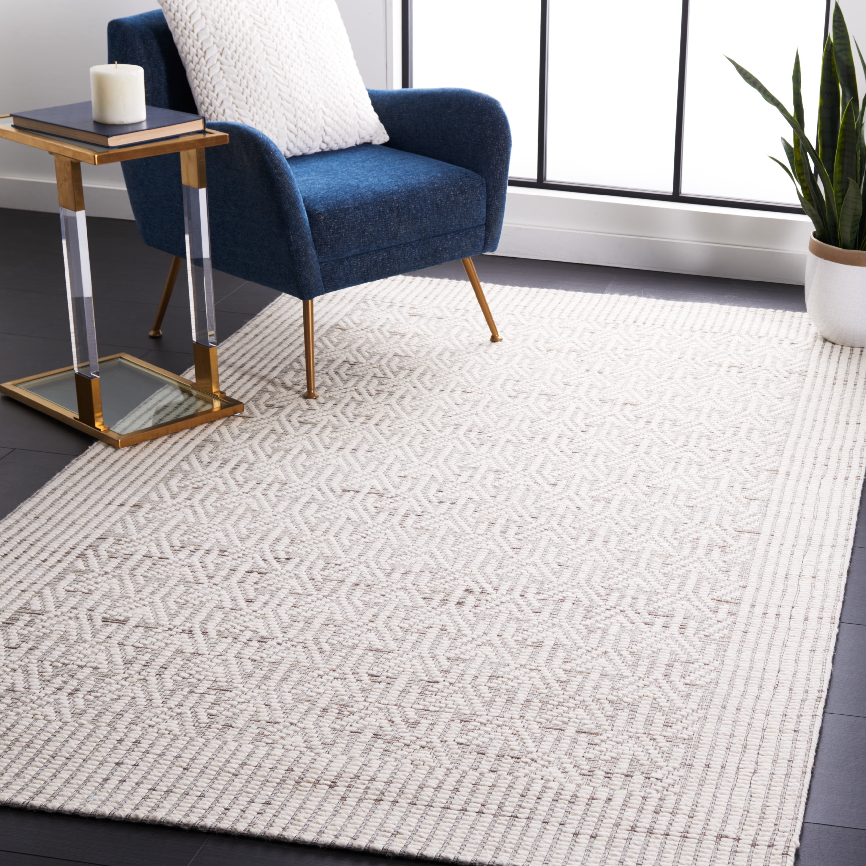 SAFAVIEH Marbella Alease Bordered Area Rug, Ivory/Beige, 3' x 5'