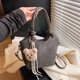 thumbnail image 3 of Bolsos retro populares, bolsos de mujer, novedad de 2025, bolso bandolera tipo cubo con textura simple, bolso de hombro informal., 3 of 5
