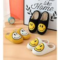thumbnail image 3 of Pantuflas de felpa con cara sonriente cómodas y cálidas para el hogar, pantuflas de felpa con espuma viscoelástica, pantuflas acolchadas para el hogar, talla 2, color blanco, 3 of 4