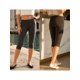 thumbnail image 2 of Pantalones capri de mujer de tiro bajo con cintura plegable, color liso, corte ajustado y estilo cropped., 2 of 9
