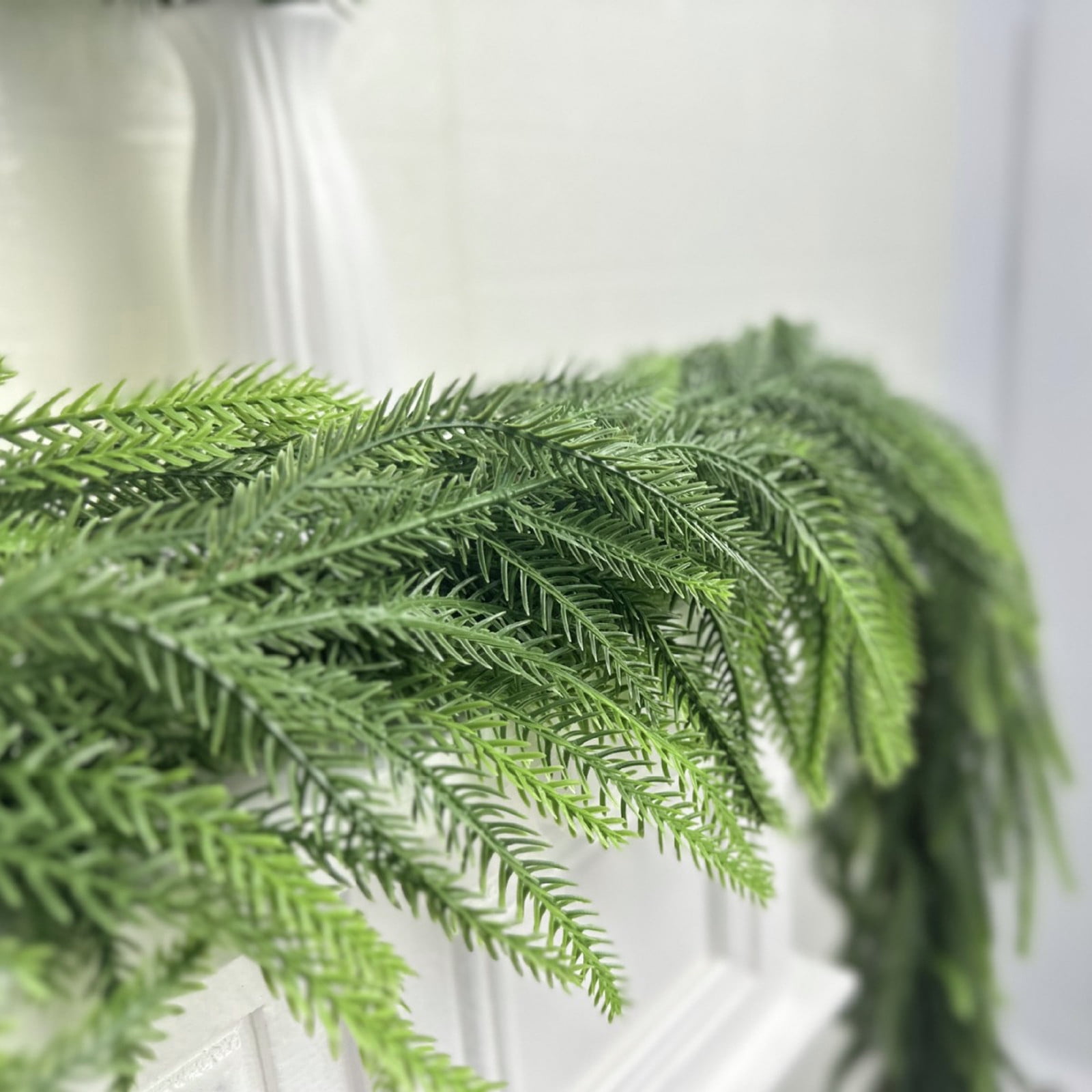 KOYPTL 8.86ft Christmas Garlands Norfolk Pine Garland Real Touch Artificial Faux Greenery Garland for Table, Mantle, Staires, Wall Holiday Indoor Outdoor Christmas Decorations