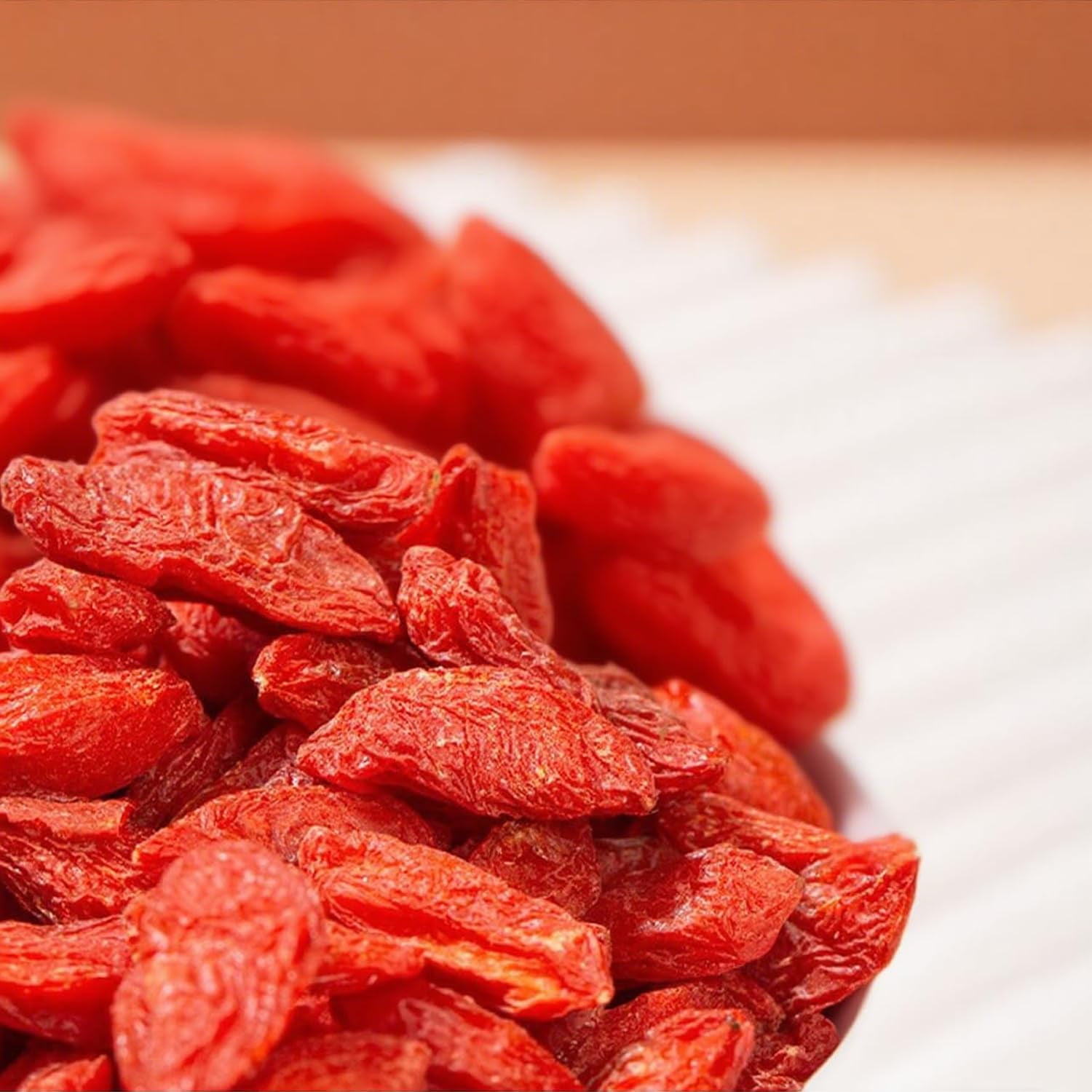 Goji Berries, 2 LB Wolfberry Premium Large Berry Form 5A Wolfberry 100% Natural Sun-Dried Whole Fruit, S Great Flavor for Soup Drinks, Snacks, Beverages 1LB/Bag XXXL