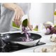 thumbnail image 2 of Picador De Verduras Joseph Joseph Blanco Con Cuchillas Afiladas De Acero Inoxidable, 2 of 5