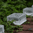 thumbnail image 4 of Paquete de 4 luces solares de ladrillo - Luces solares de cubitos de hielo Luces de camino de paisaje Camino de patio de jardín al aire libre, 4 of 5