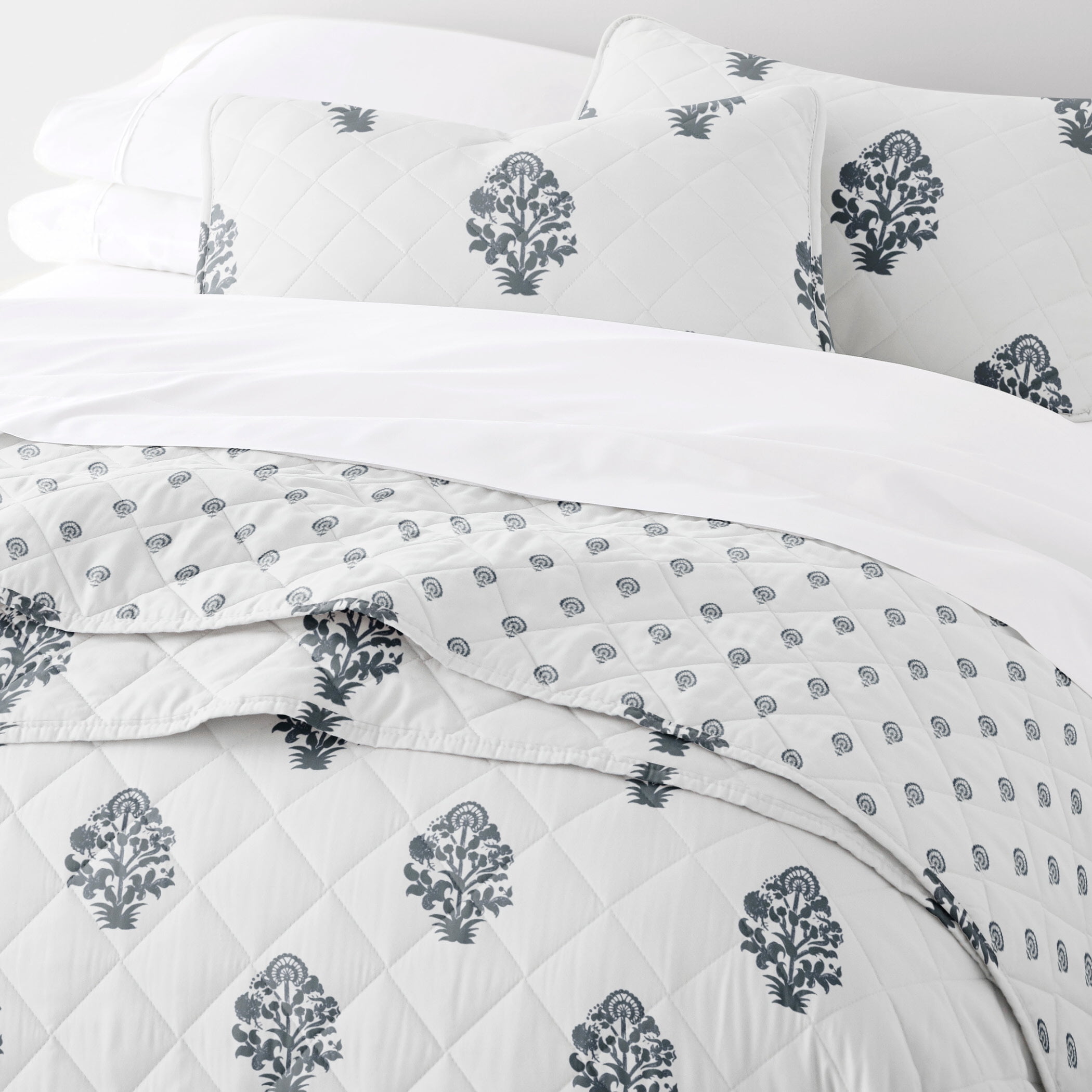 Lightweight Quilt Set Super Soft Wrinkle Resistant Quilted Coverlet Floral Patterns by Comfort Canopy