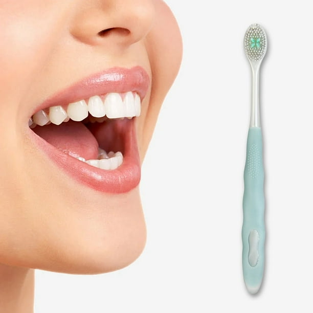 Cepillos de dientes para parejas Experience Together con cabezales redondos, cerdas suaves de alta densidad y diseño ergonómico. Fabricados en plástico, ideales para uso doméstico.