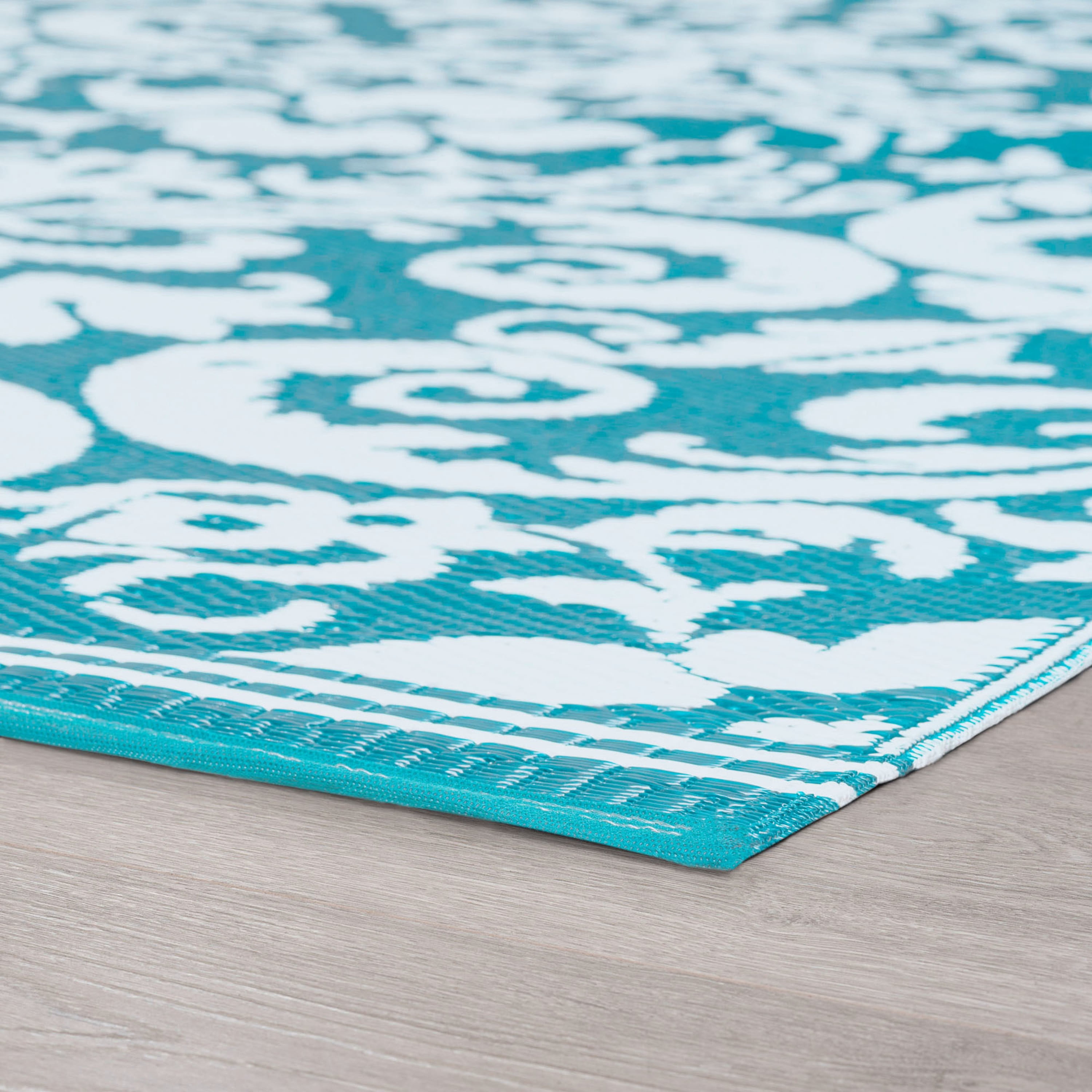 8x10 Reversible Aqua and White Polypropylene Outdoor Scroll Area Rug