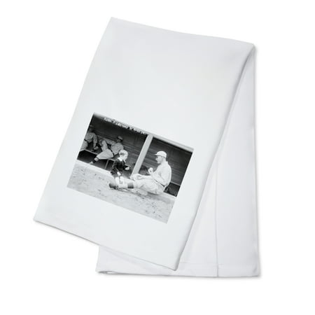 Brooklyn Dodgers Photo - Rube Marquard & Rube Jr., Brooklyn Dodgers, Baseball Photo (100% Cotton Kitchen Towel)