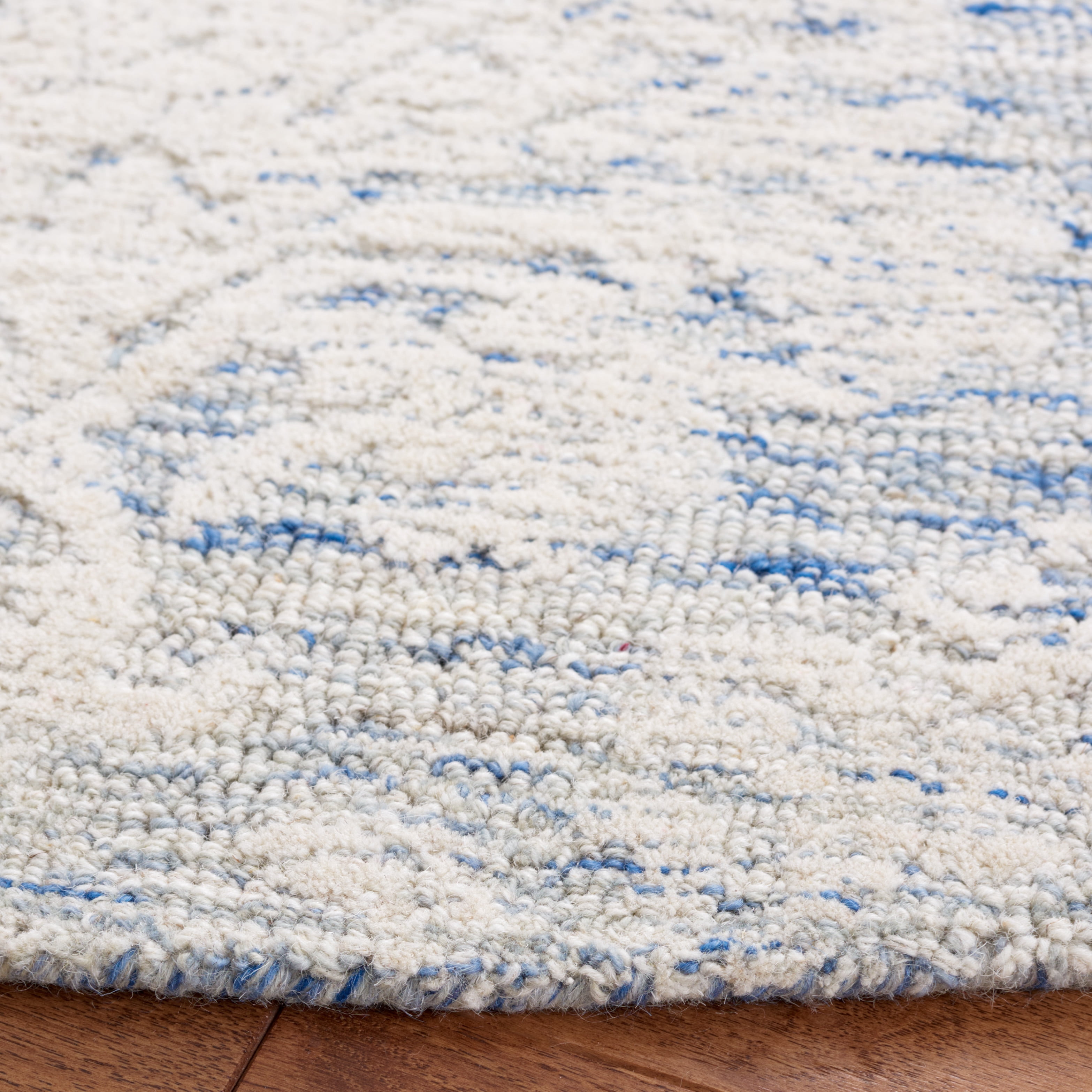 SAFAVIEH Metro Rosalind Medallion Area Rug, Blue/Ivory, 6' x 6' Round
