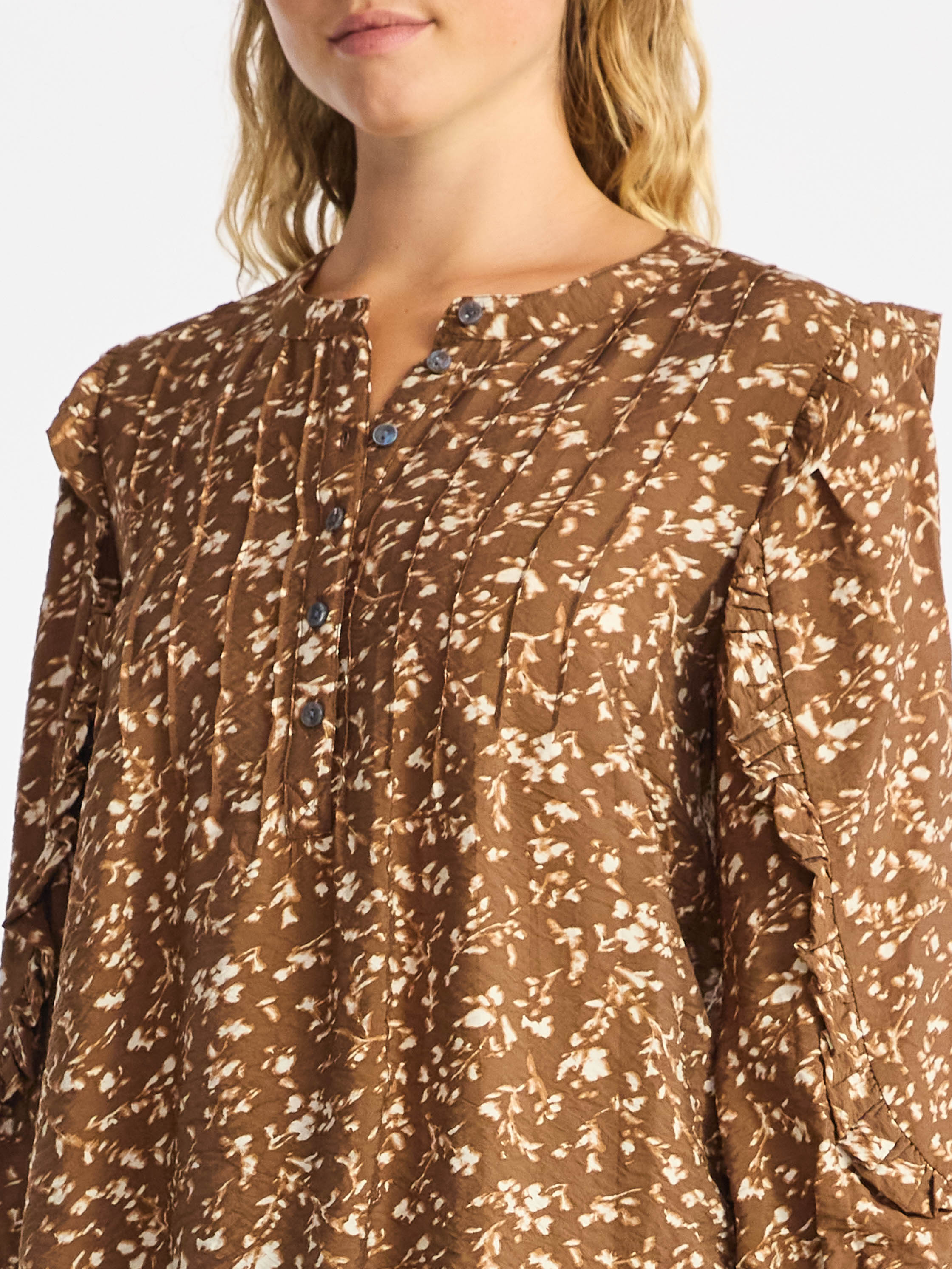 Time and Tru Women's Pintuck Ruffle Blouse with Long Sleeves, Sizes XS – XXXL