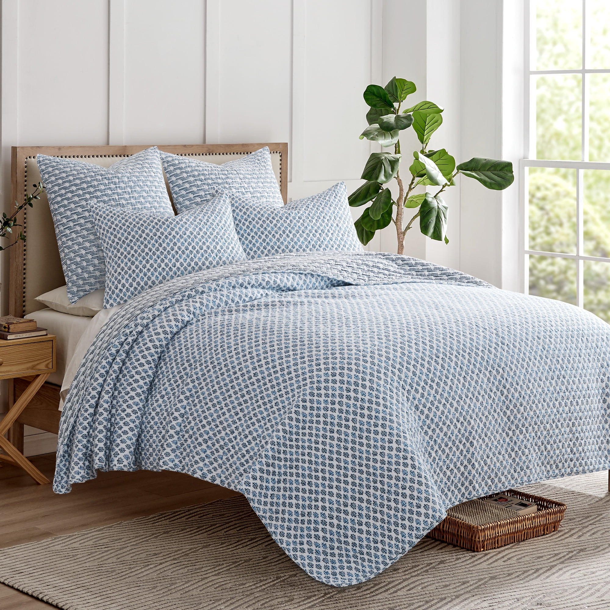 Levtex Home - Aditya Quilt Set - Full/Queen Quilt and Two Standard Shams - Medallion - Blue Navy and White - Quilt (88x92in.) and Shams (20x26in.) - Reversible - Cotton