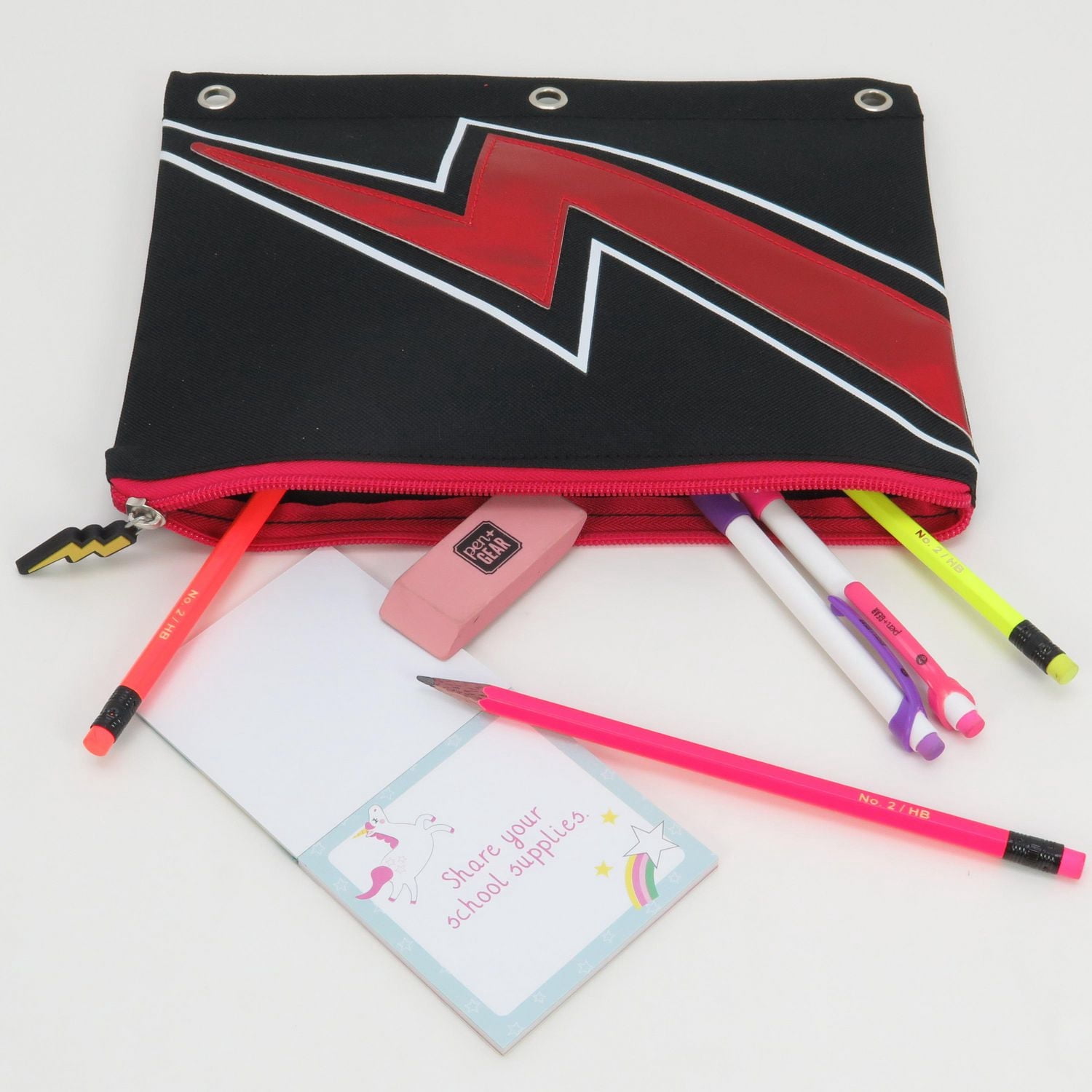 Pen + Gear Pochette à fermeture éclair en polyester avec motif éclair, noir/rouge, 7,75 po x 9,75 po.
