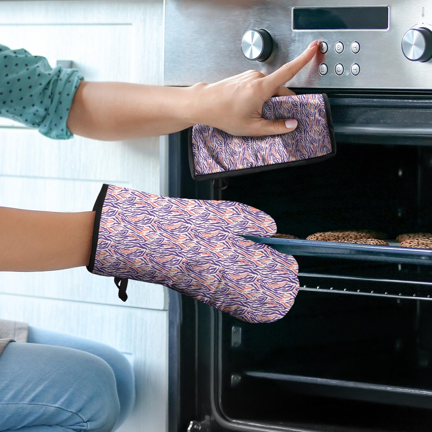 Leopard Print Oven Mitts and Pot Holders Set Of 4, Heat Resistant Kitchen Gloves with Non-Slip Grip, Hanging Loop, Soft Cotton Lining for Baking, Cooking, Grilling, Barbecue
