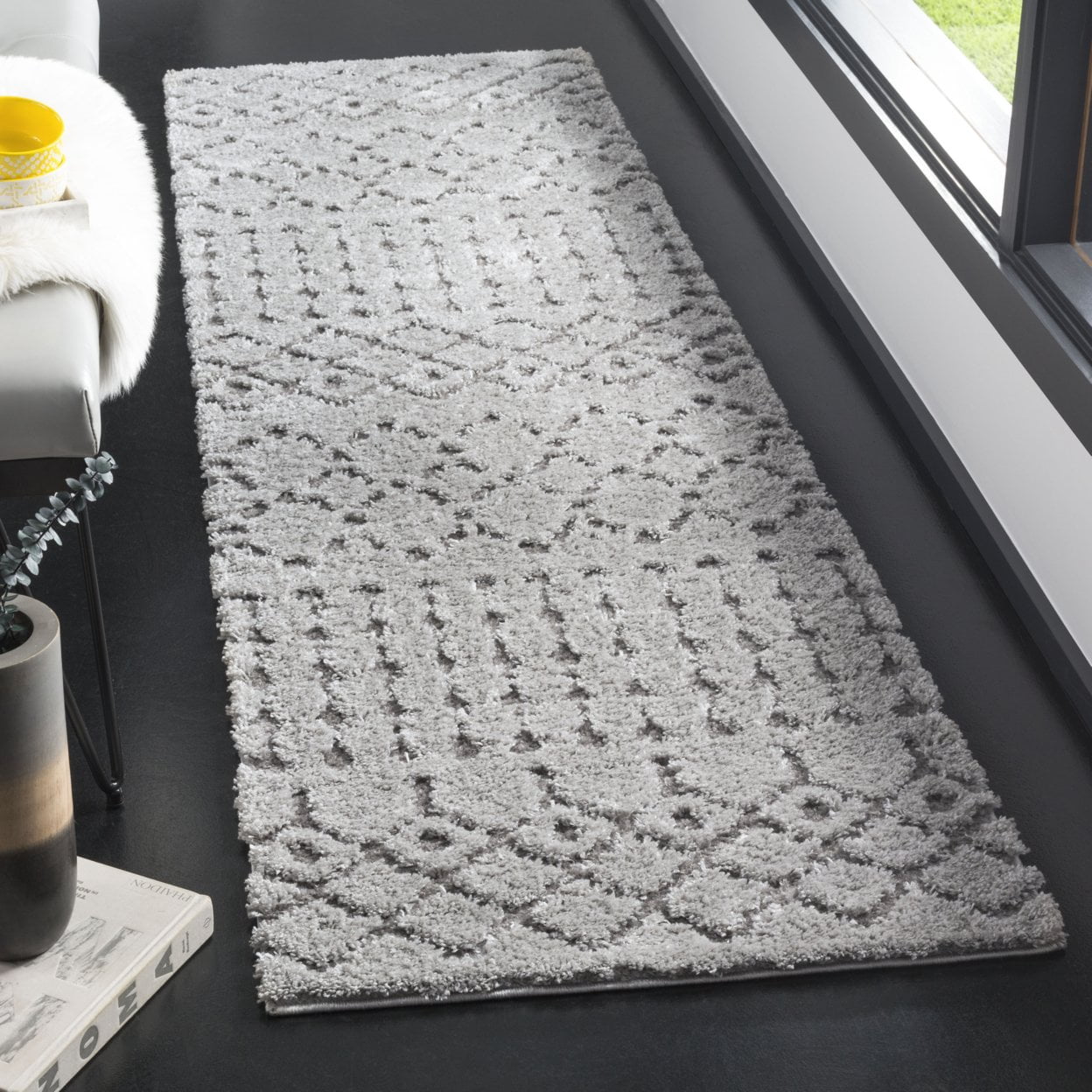 SAFAVIEH Sparta Stewart Geometric Polyester Shag Area Rug, Dark Grey, 6'7" x 9'6"