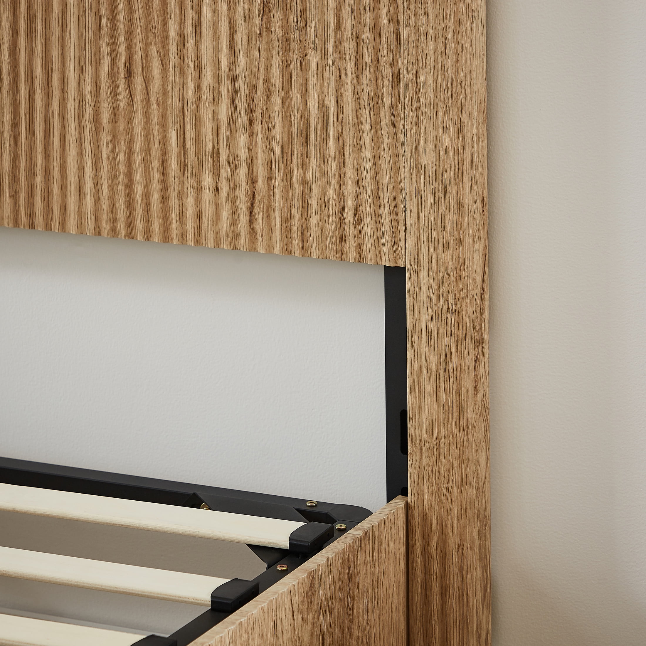 Noble House Modern Lift-Up Storage Bed Frame with Wooden Corrugated Curved Lines, Queen Size, Oak