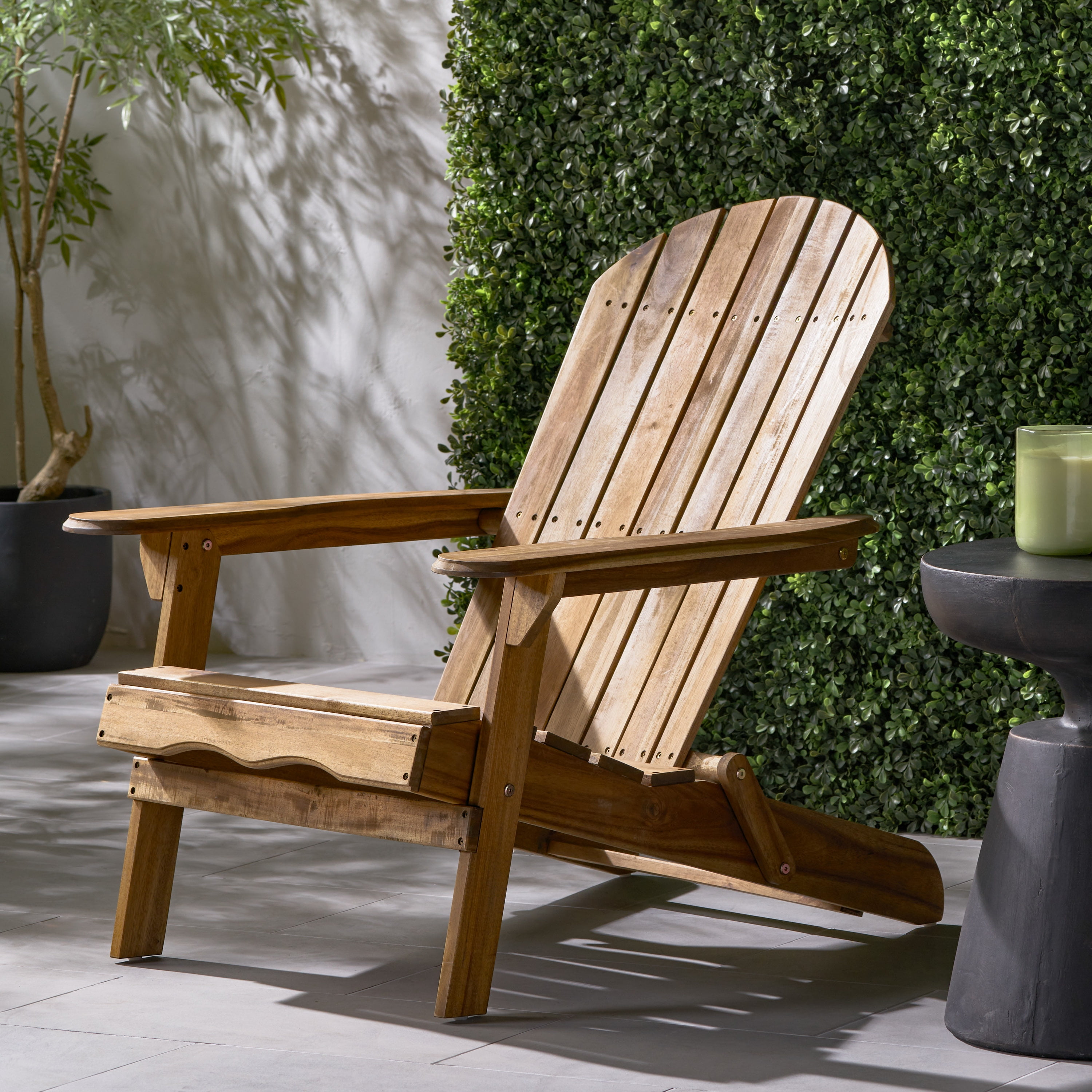 Folding Adirondack Chair, Teak Finish Acacia Wood Outdoor Lounge Chair with Slatted Back and Wide Armrests, Foldable Fire Pit Chair for Patio Garden Backyard Relaxation