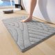 thumbnail image 4 of Alfombrilla de baño antideslizante de color de 40 x 60 cm, alfombrilla de baño absorbente, alfombrilla de ducha de microfibra suave, lavable a máquina, alfombrilla de baño duradera (gris), 4 of 5