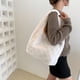 thumbnail image 1 of Bolso de mano de otoño invierno de piel esponjosa Moda de felpa suave Portátil para viajes, 1 of 8