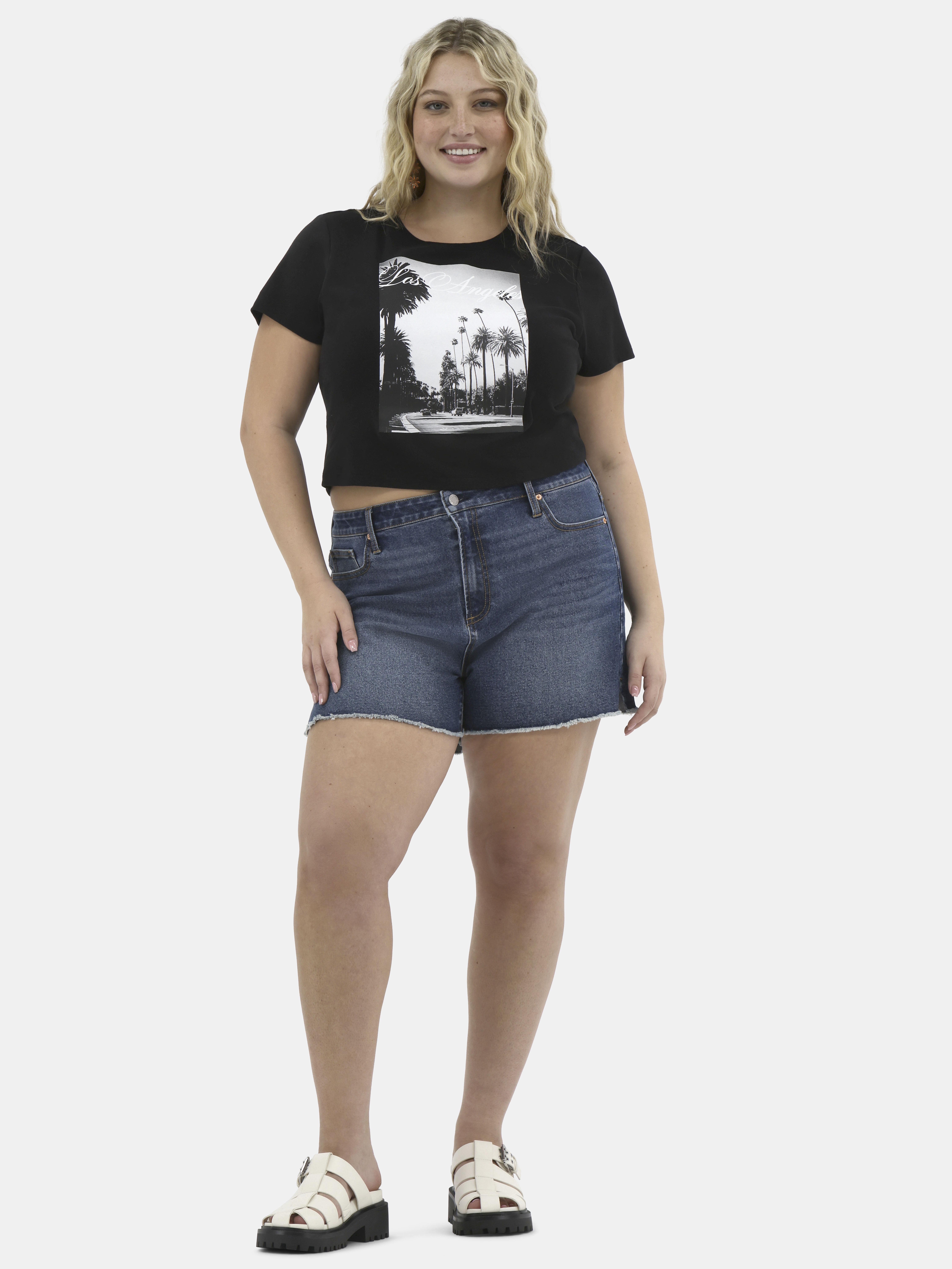 No Boundaries Women's Mid Rise Denim Short, Sizes 2-26W