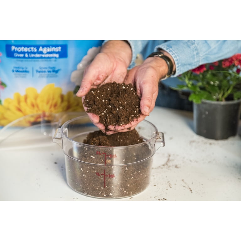 Miracle-Gro Moisture Control Potting Mix, 16 qt. for Outdoor Plants -  Walmart.com