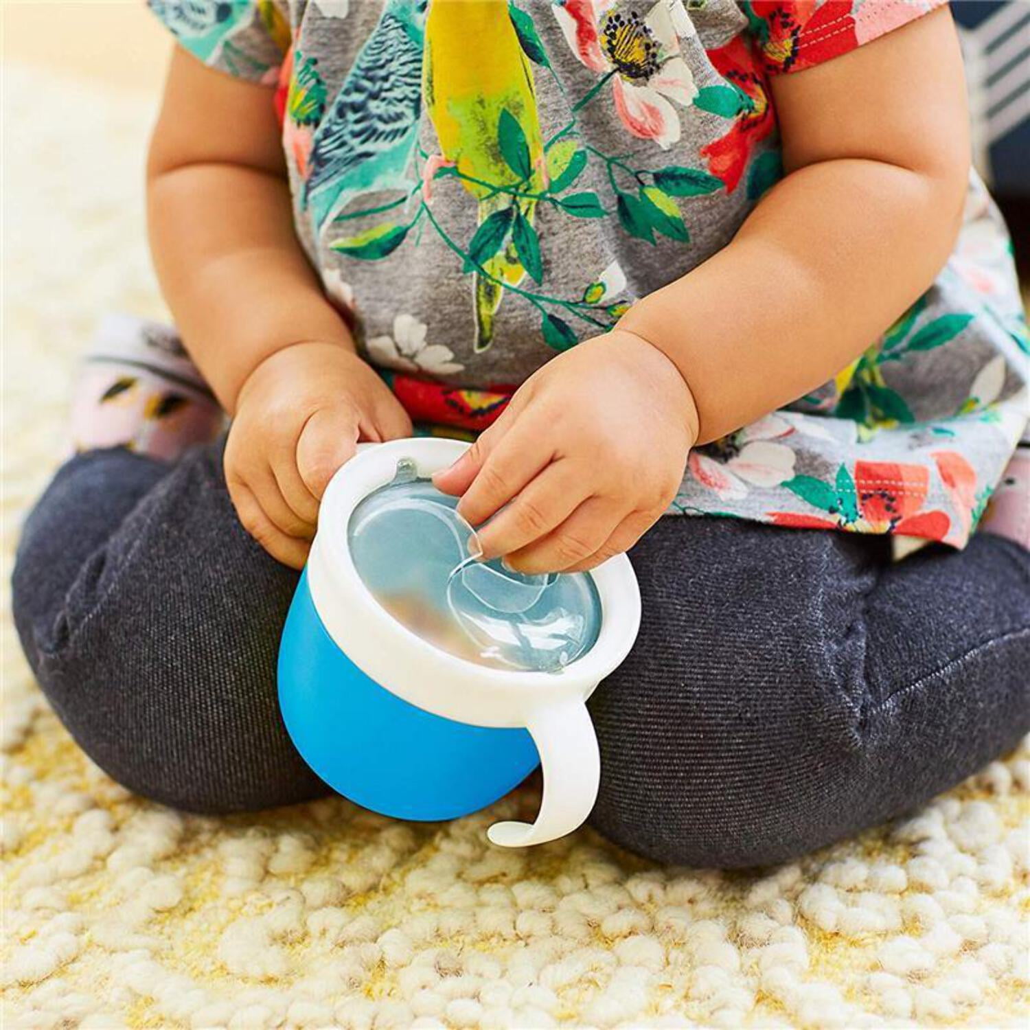 Munchkin® Nibbles & Giggles Toddler Gift Set, Includes 10 oz Miracle® 360° Sippy Cup and Snack Catcher, Blue