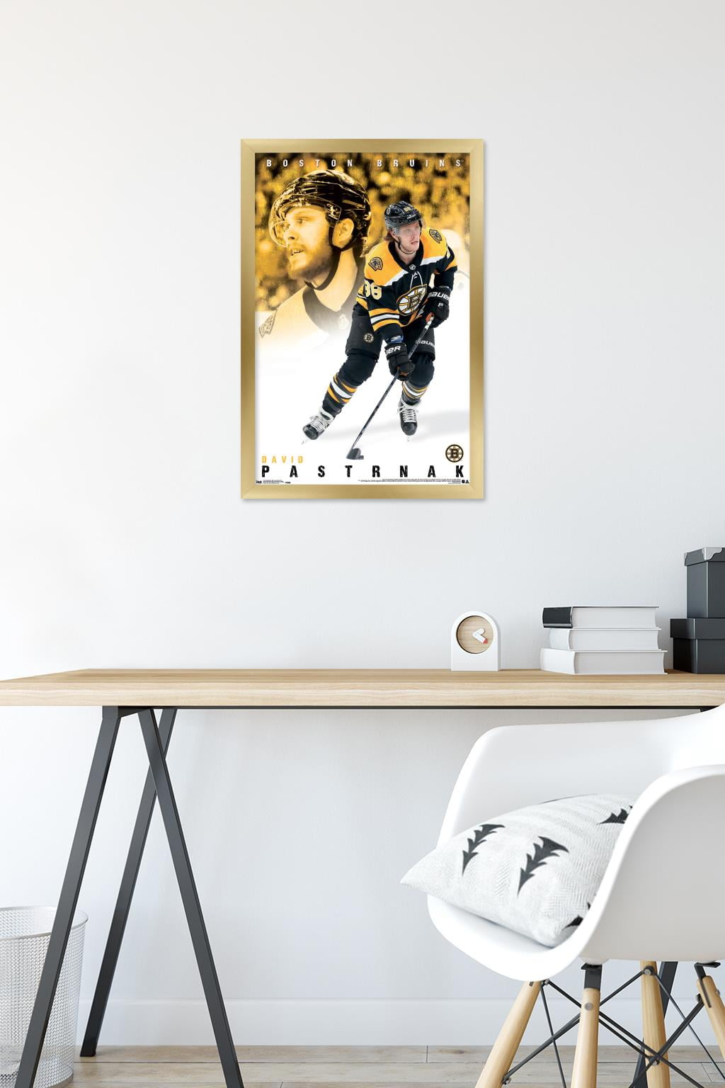 NHL Boston Bruins - DaVid Pastrnák 19 Wall Poster, 14.725" x 22.375", Framed