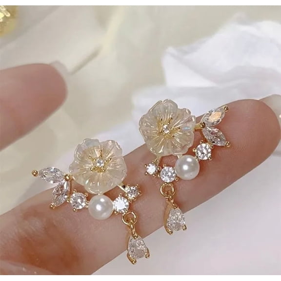 Clip on 1" gold and white sparkle flower earrings w/pearl