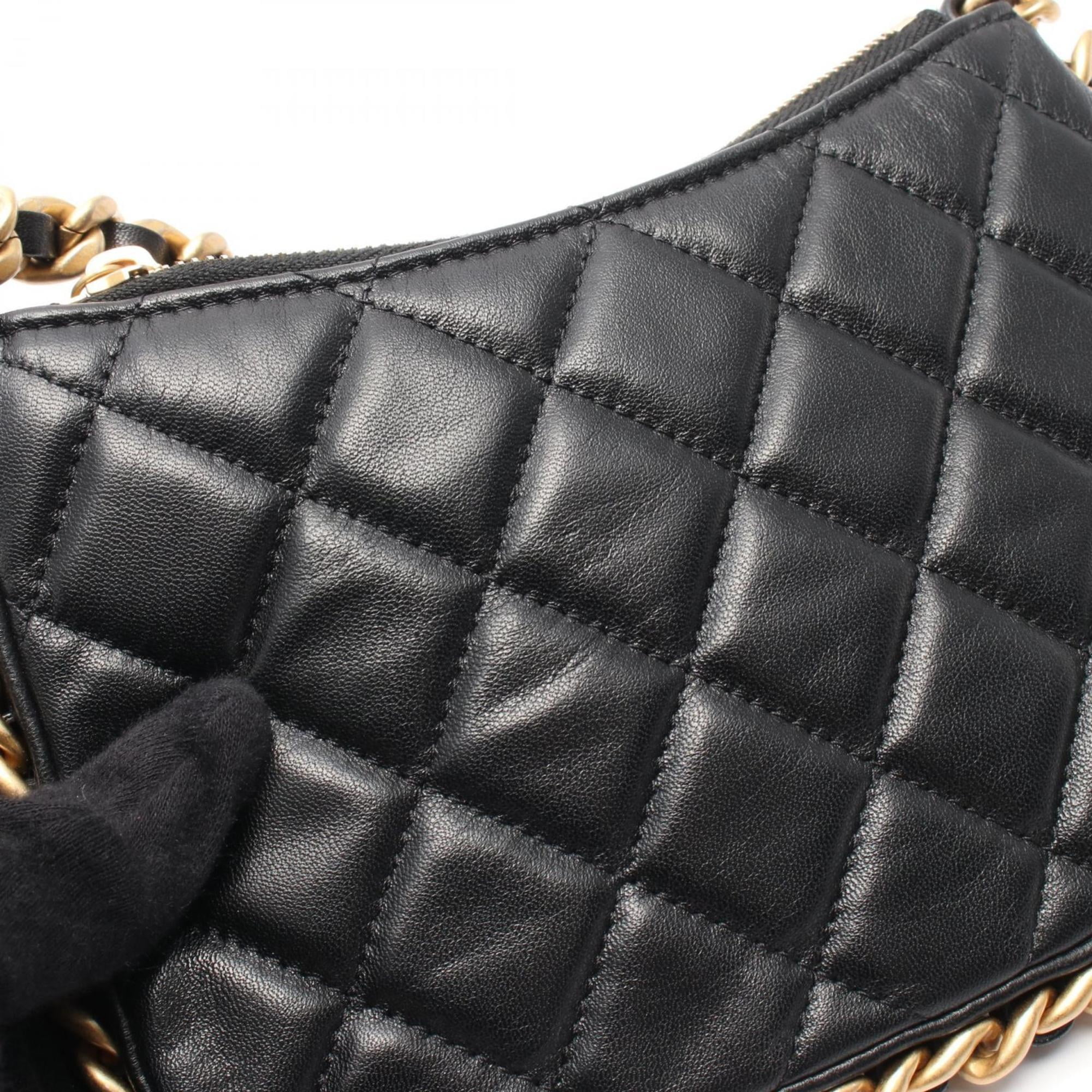 Pre-Owned CHANEL Matelasse Shoulder Bag Lambskin (Sheepskin
