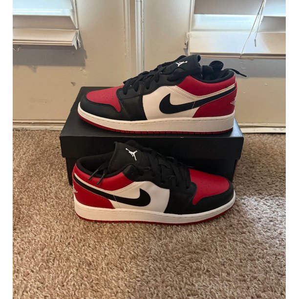 Jo r-dan 1 Low Bred Toe 553560-612 size 4.5Y and 7Y damage box