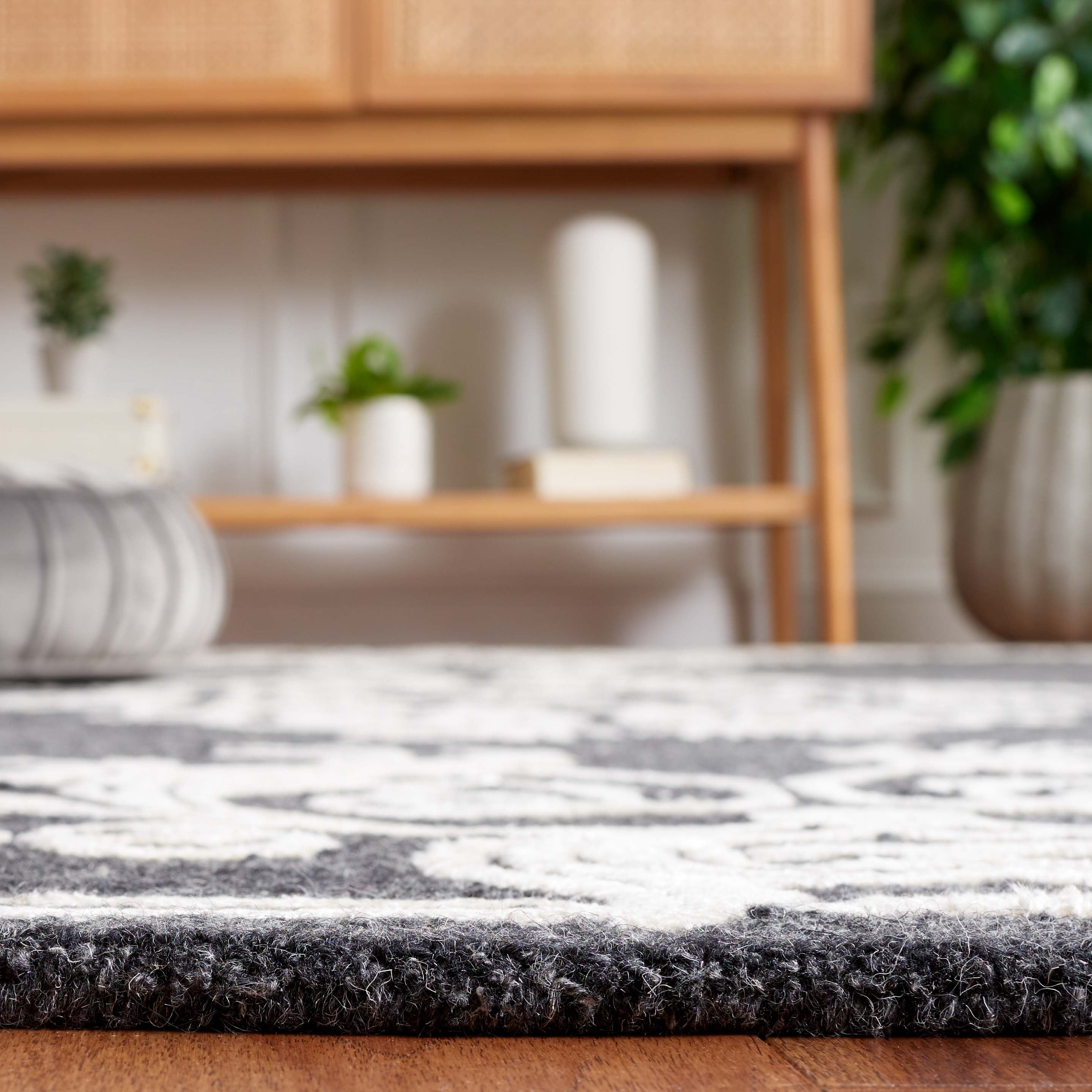 SAFAVIEH Glamour Euler Abstract Runner Rug, Black/Ivory, 2'3" x 8'