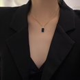 thumbnail image 4 of Collar con colgante de letra cuadrada de doble cara geométrica que no se decolora, estilo frío, temperamento simple, cadena de clavícula para mujer, 4 of 5