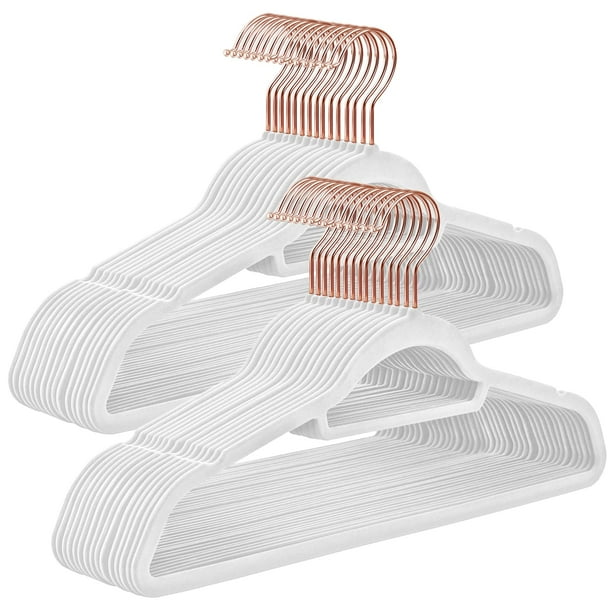 Juego de 30 perchas SONGMICS de terciopelo, color blanco nube UCRF021W01