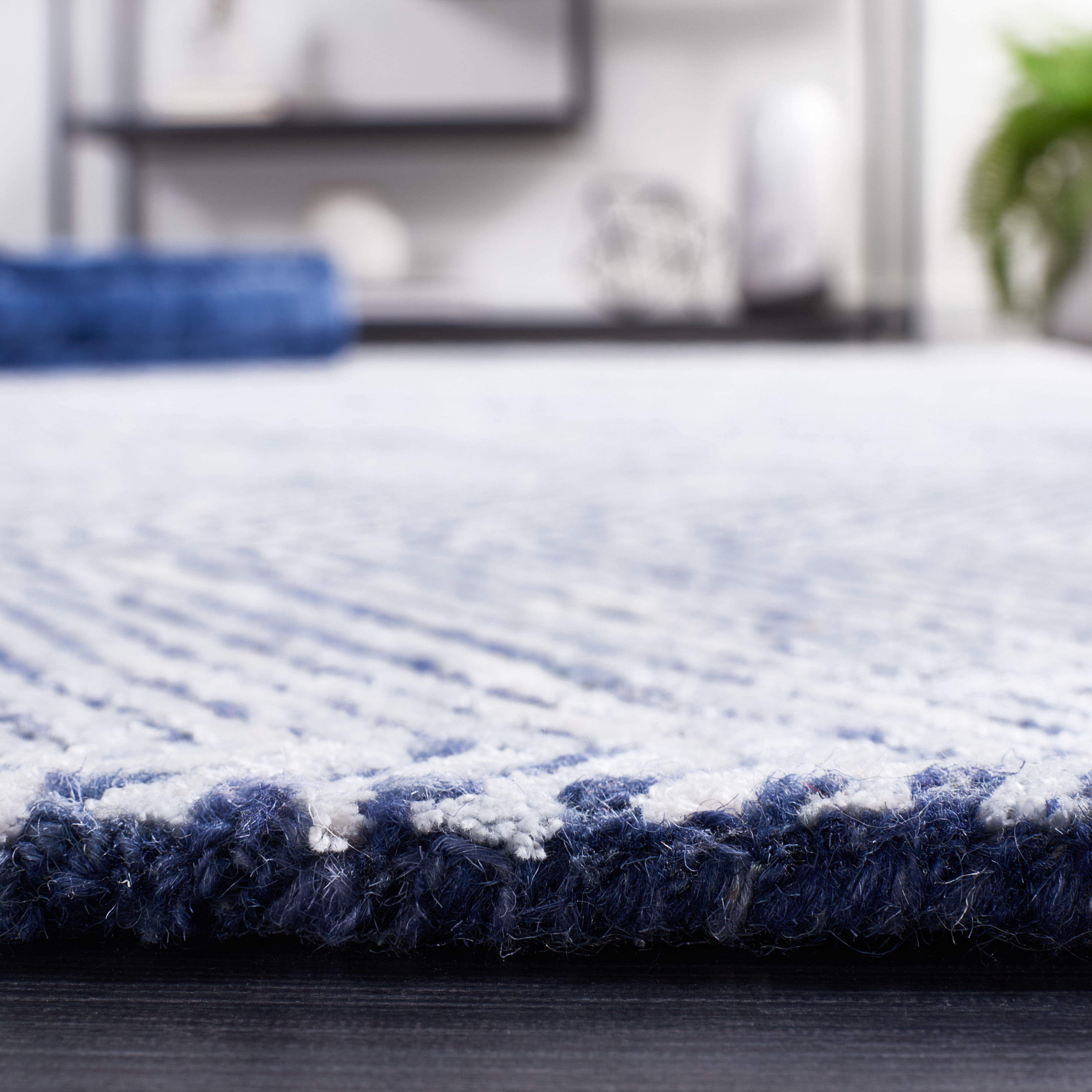 SAFAVIEH Soho Lauren Abstract Area Rug, Navy/Ivory, 5' x 8'