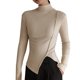 thumbnail image 1 of Camiseta básica de manga larga para mujer: cuello alto, corte ajustado, elástica y ligera, blusa para combinar con otras prendas, ideal para hacer ejercicio o para un look informal., 1 of 3