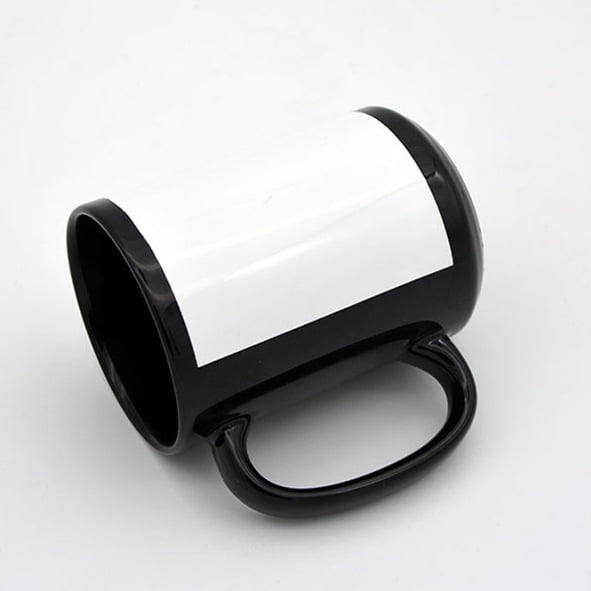Taza blanca Exquisita taza negra Marca simple Taza aislada recubierta de agua